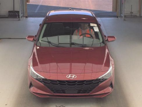Used 2023 Hyundai Elantra SEL w/ Convenience Package FWD image 2