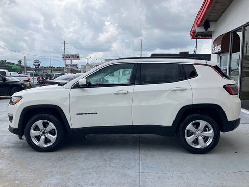 Used 2018 Jeep Compass Latitude w/ Popular Equipment Group AWD/4WD image 3