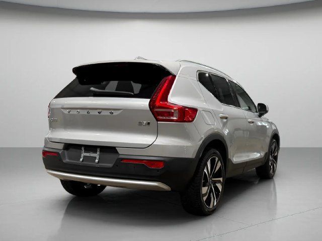 Used 2025 Volvo XC40 B5 Ultra w/ Climate Package AWD/4WD image 3