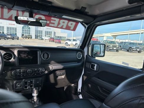 Used 2023 Jeep Wrangler Unlimited Sahara image 37