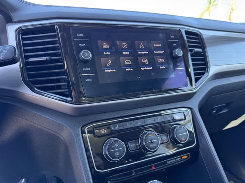 Used 2021 Volkswagen Atlas SEL Premium image 25