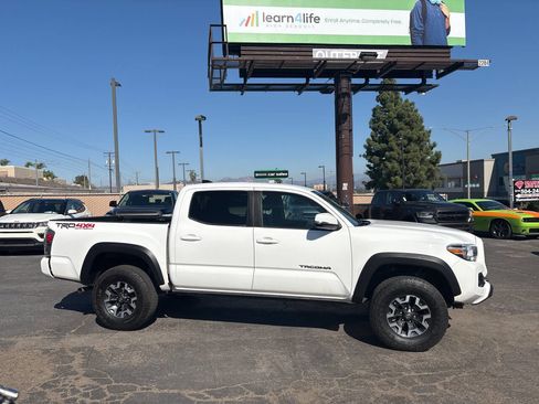 Used 2021 Toyota Tacoma TRD Off-Road image 4