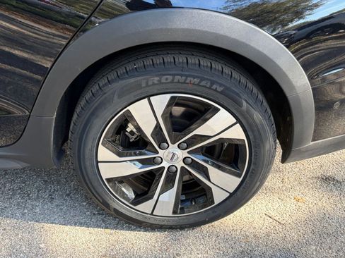 Used 2025 Volvo V60 B5 Cross Country Plus image 25