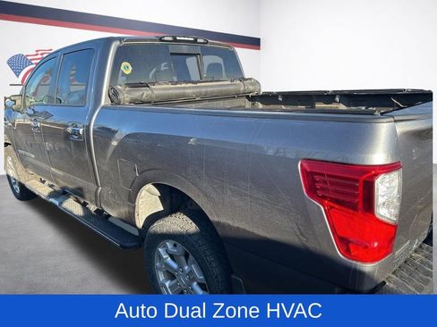 Used 2018 Nissan Titan SV w/ SV Convenience Package AWD/4WD image 6