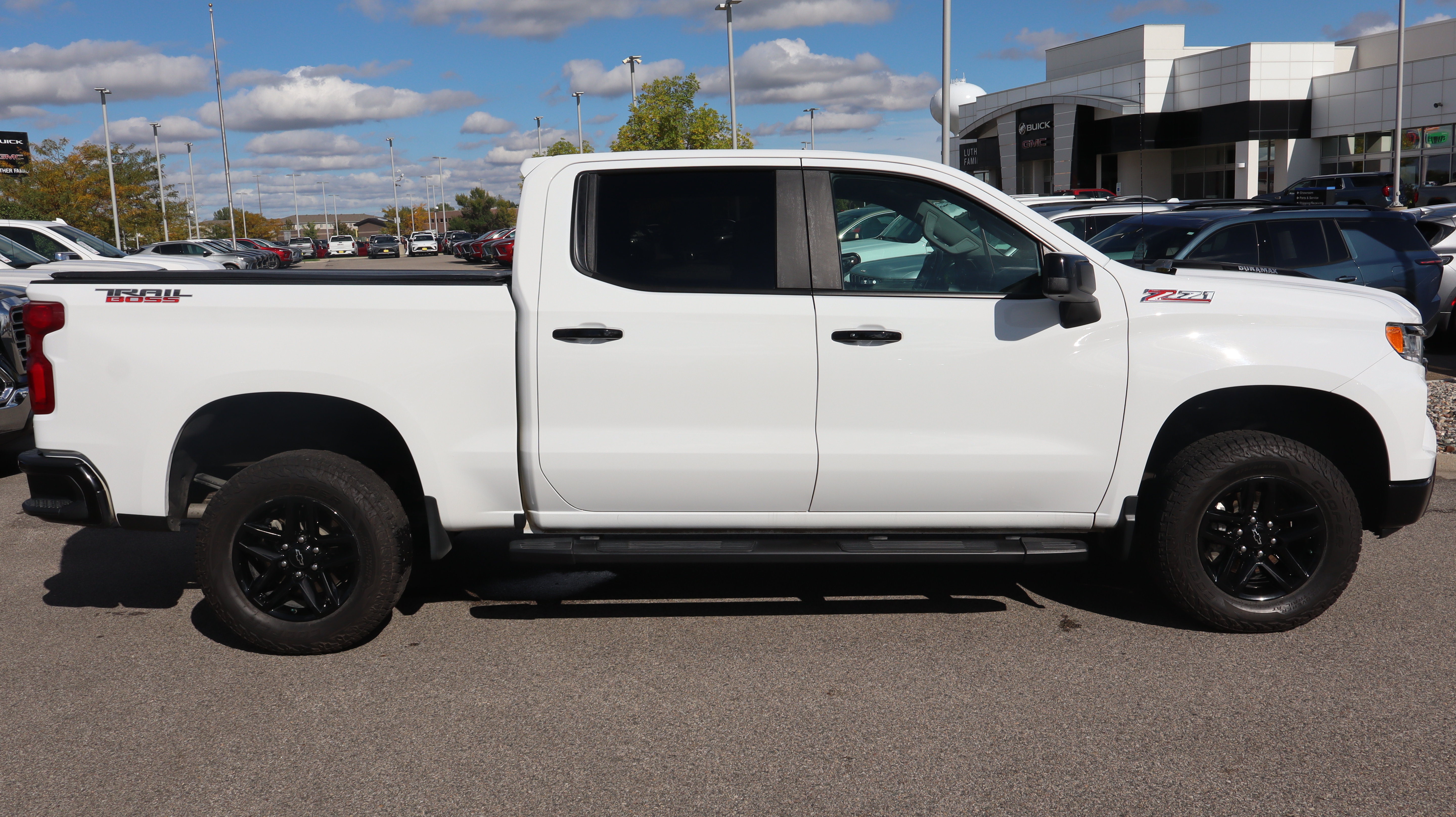Used 2024 Chevrolet Silverado 1500 LT Trail Boss w/ Convenience Package II AWD/4WD image 8