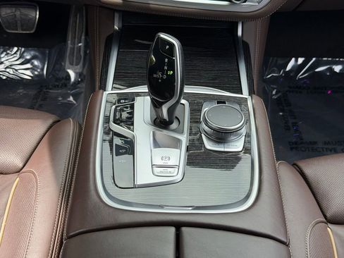 Used 2021 BMW 750i xDrive w/ M Sport Package AWD/4WD image 48