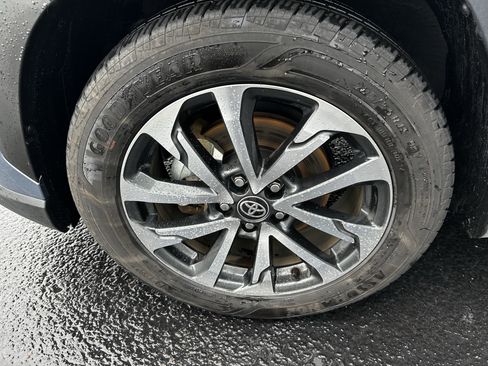 Used 2025 Toyota Corolla Cross XLE FWD image 22