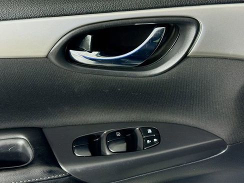 Used 2018 Nissan Sentra S w/ S Midnight Style Package image 17