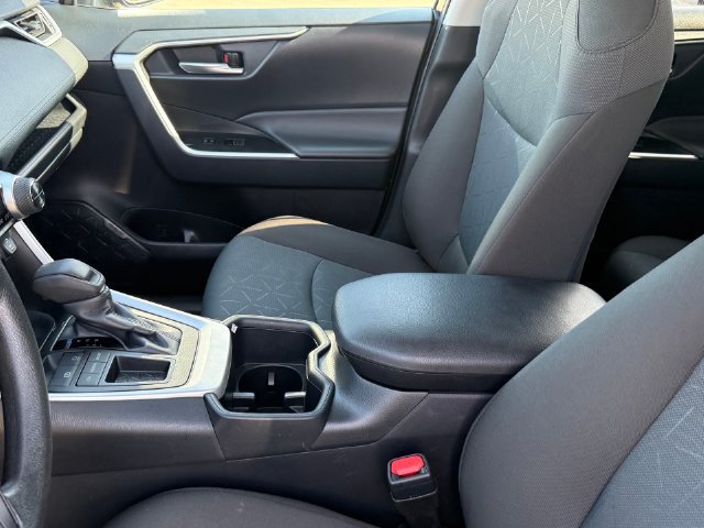 Used 2025 Toyota RAV4 XLE FWD image 9