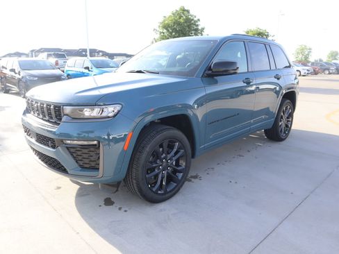 New 2026 Jeep Grand Cherokee Limited AWD/4WD image 11