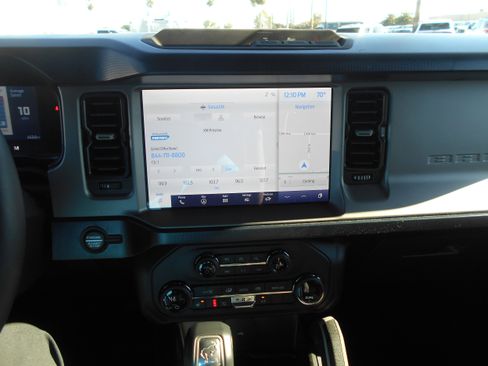 Used 2021 Ford Bronco Outer Banks image 11