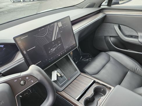 Used 2022 Tesla Model S AWD/4WD image 29