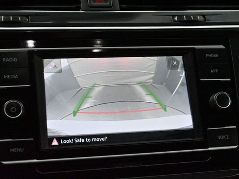 Used 2022 Volkswagen Tiguan S image 20