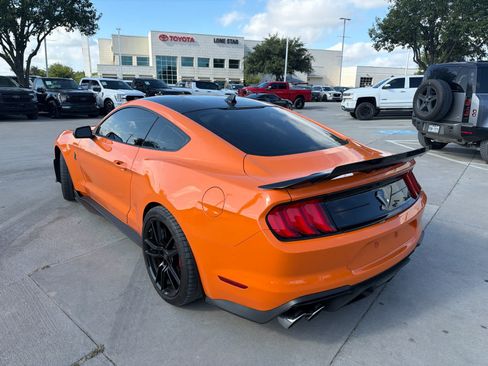 Used 2021 Ford Mustang Shelby GT500 w/ Technology Package RWD image 2