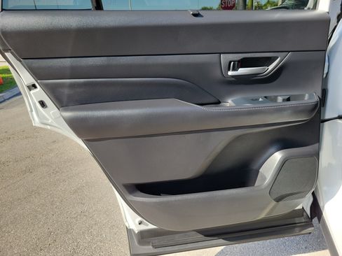 Used 2025 Toyota Grand Highlander AWD Hybrid image 27