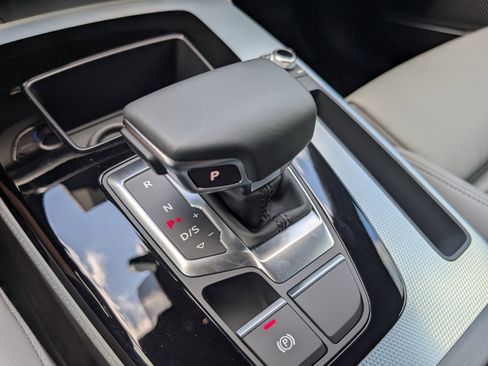 Used 2024 Audi Q5 2.0T Premium Plus w/ Premium Plus Package AWD/4WD image 32