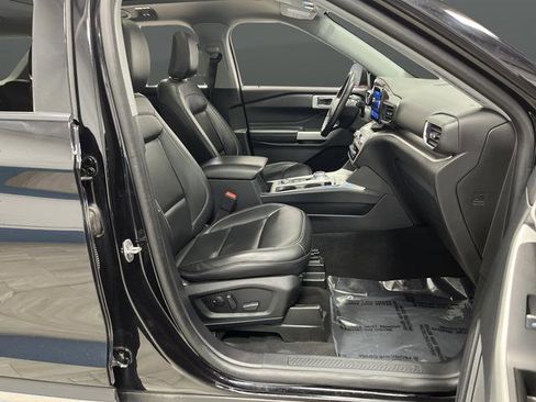 Used 2022 Ford Explorer XLT image 30