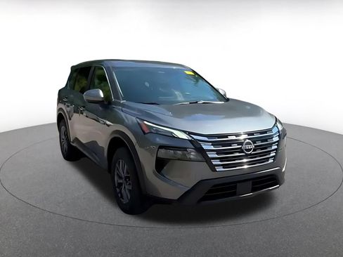 Used 2026 Nissan Rogue SV AWD/4WD image 3
