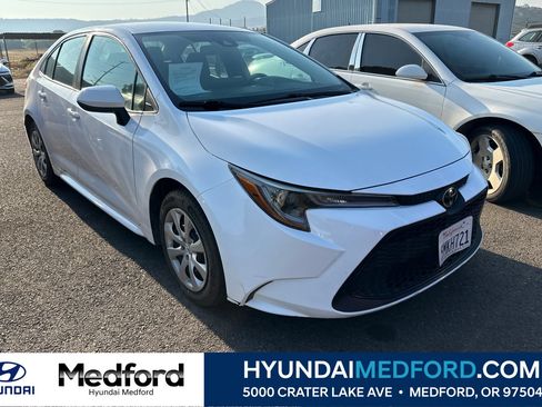 Used 2022 Toyota Corolla LE FWD image 1