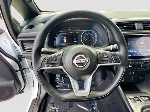 Used 2025 Nissan Leaf S FWD image 11