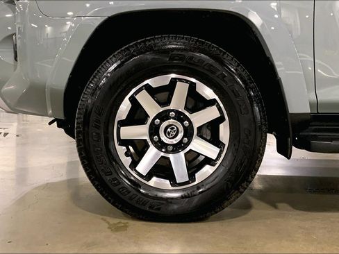 Used 2023 Toyota 4Runner TRD Off-Road Premium w/ Off Road Premium Plus Package AWD/4WD image 10
