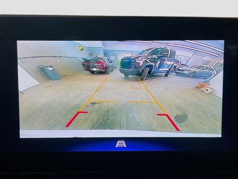 Used 2025 Chevrolet Trax RS FWD image 9