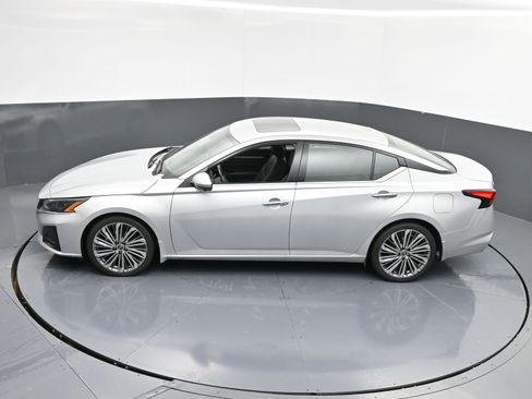 Used 2023 Nissan Altima 2.5 SL image 32