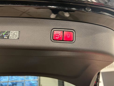 Used 2025 Mercedes-Benz GLC 350e 4MATIC image 37