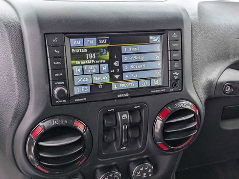 Used 2017 Jeep Wrangler Unlimited Rubicon image 25