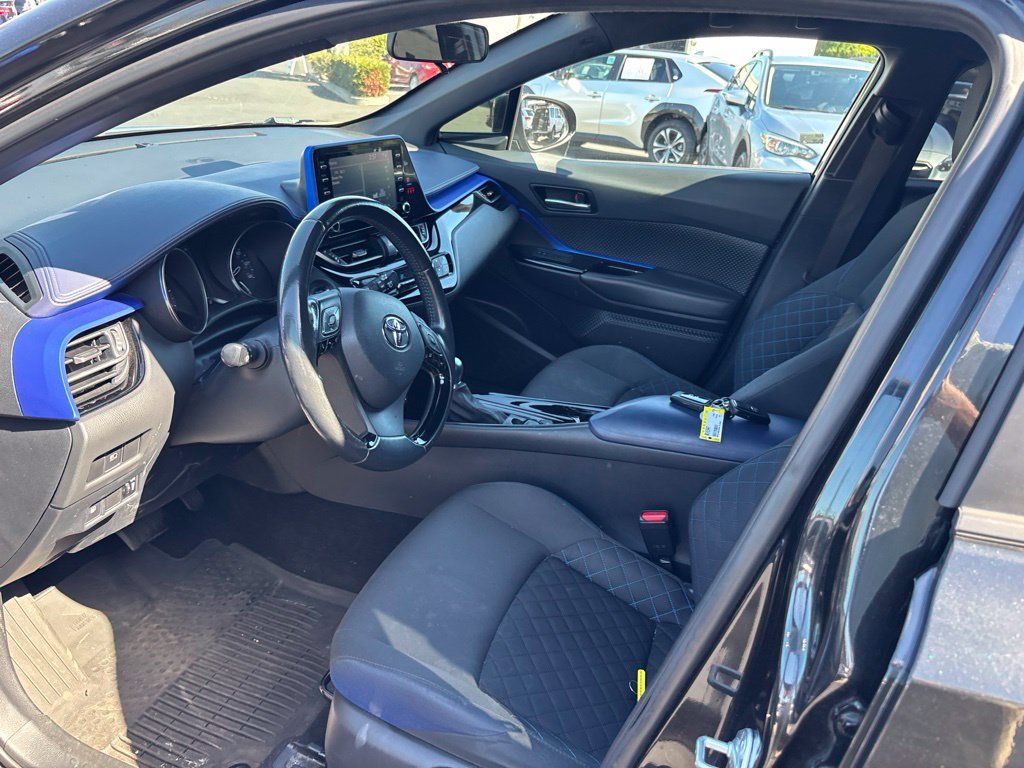 Used 2022 Toyota C-HR XLE FWD image 13