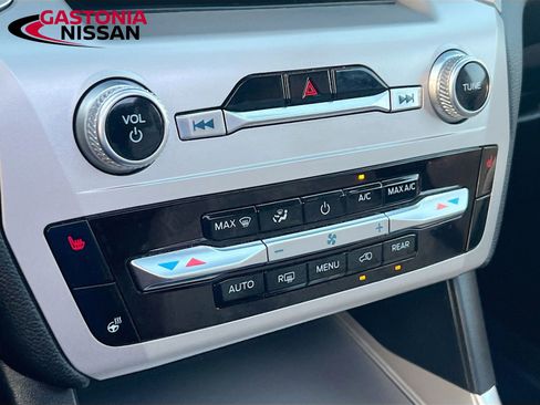 Used 2022 Ford Explorer XLT w/ Equipment Group 202A image 21