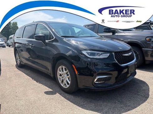 Used 2024 Chrysler Pacifica Touring-L FWD image 1