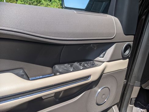 Used 2021 Ford Expedition XLT image 14