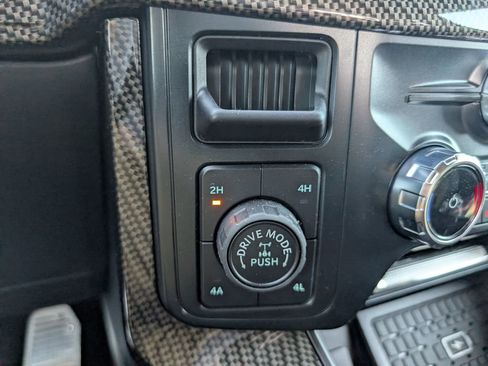 Used 2025 Ford F150 Lariat w/ Equipment Group 501A Mid image 18