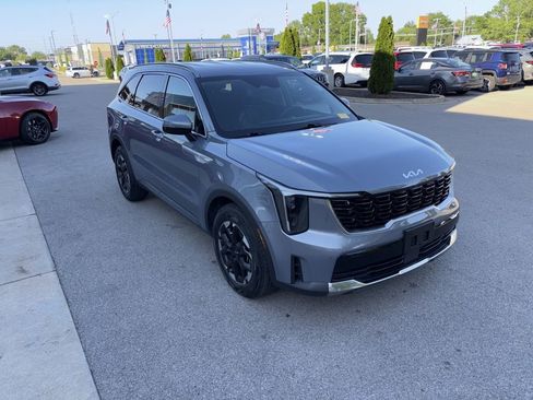 Used 2024 Kia Sorento S FWD image 7
