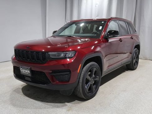 Used 2023 Jeep Grand Cherokee Altitude image 6