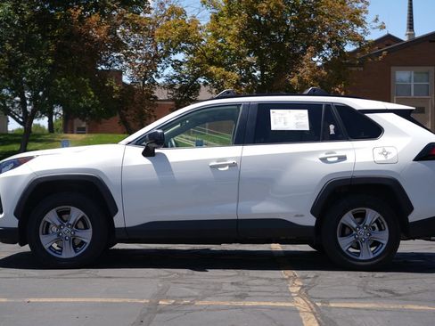 Used 2022 Toyota RAV4 LE AWD/4WD image 2