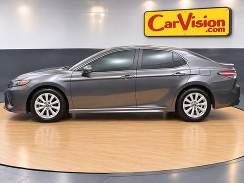 Used 2020 Toyota Camry SE FWD image 4