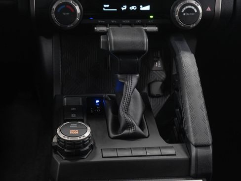 Used 2026 Toyota 4Runner SR5 AWD/4WD image 18