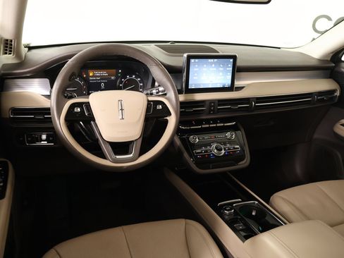 Used 2022 Lincoln Corsair AWD w/ Premium Package image 2