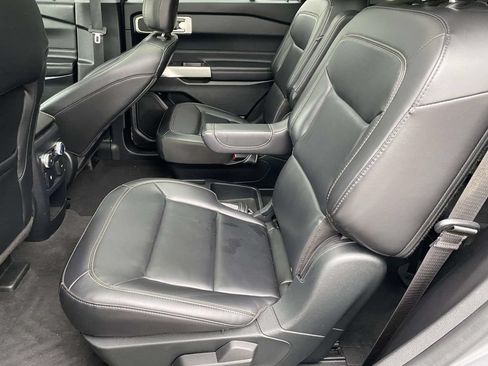 Used 2021 Ford Explorer XLT w/ Equipment Group 202A AWD/4WD image 10