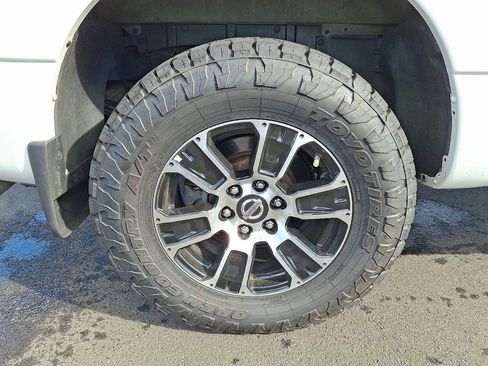 Used 2017 Nissan Titan S image 9