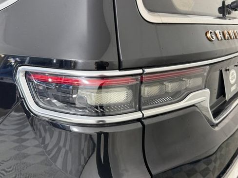 Used 2022 Jeep Grand Wagoneer Series III w/ Rear Seat Video Group 1 AWD/4WD image 26