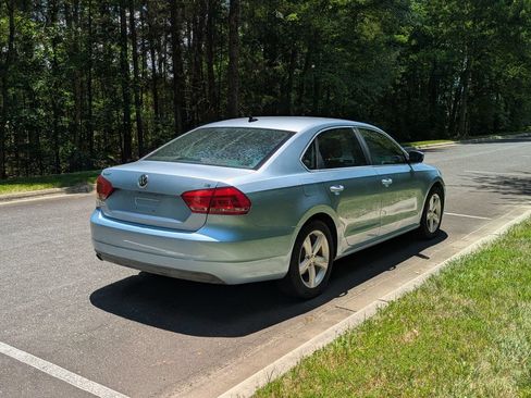 Used 2013 Volkswagen Passat 2.5 SE FWD image 9