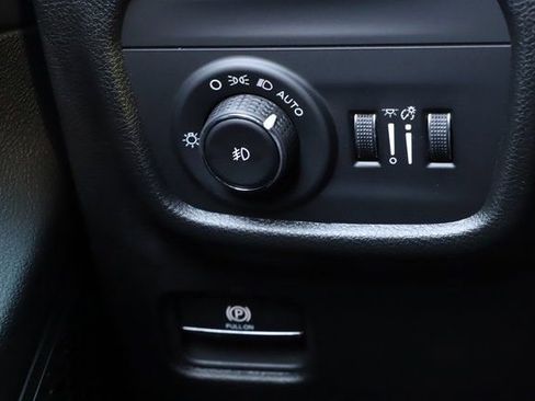 New 2025 Jeep Grand Cherokee Limited image 35