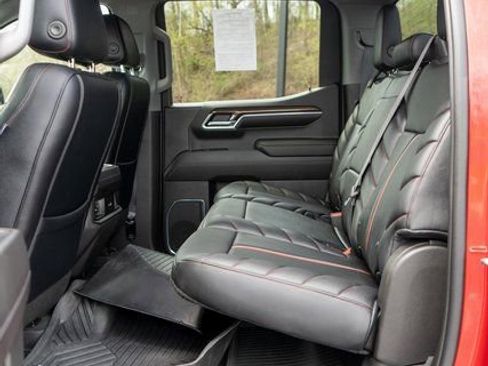 Used 2022 Chevrolet Silverado 1500 LT Trail Boss w/ LPO, Dark Essentials Package AWD/4WD image 11