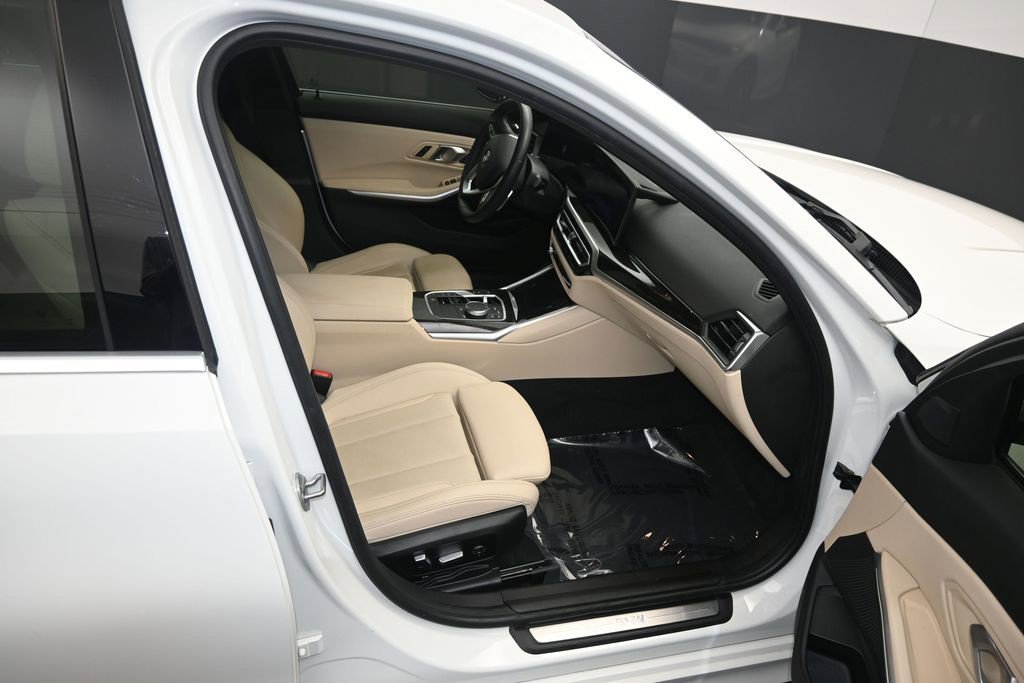 Used 2024 BMW 330i Sedan w/ Premium Package RWD image 10