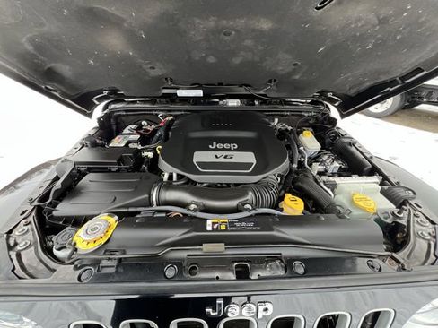 Used 2018 Jeep Wrangler Unlimited Sahara image 29