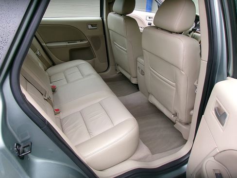 Used 2005 Ford Five Hundred Limited image 11