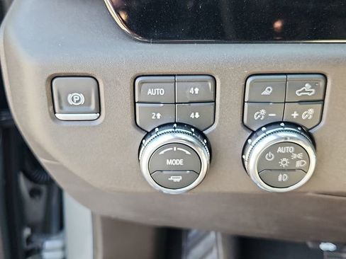 New 2026 GMC Sierra 1500 SLT w/ SLT Premium Plus Package AWD/4WD image 17